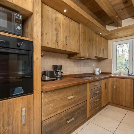 Holiday home Die Komfortable Und Geraeumige Liegt In Einer Ruhigen Gegend, Im Touristikstaedtchen Premantura, Pula