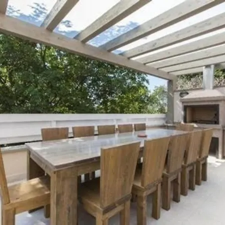 Holiday home Die Komfortable Und Geraeumige Liegt In Einer Ruhigen Gegend, Im Touristikstaedtchen Premantura, *