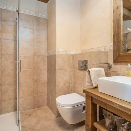 Holiday home Die Komfortable Und Geraeumige Liegt In Einer Ruhigen Gegend, Im Touristikstaedtchen Premantura, Pula